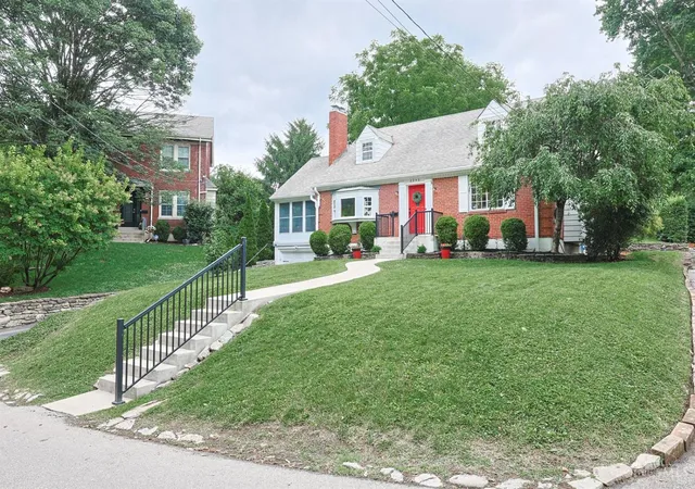 Homes for sale in Cincinnati, OH | 5042 Collinwood Pl, Cincinnati, OH 45227 | MLS# 1882901