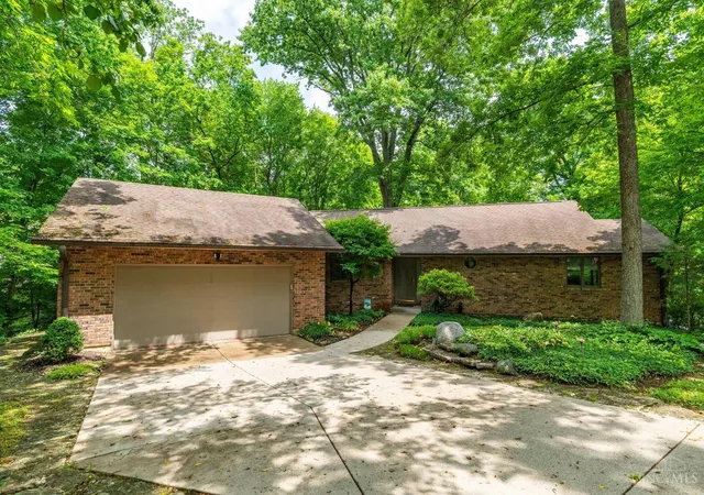 Homes for sale in Oxford, OH | 477 White Oak Dr, Oxford, OH 45056 | MLS# 1882092