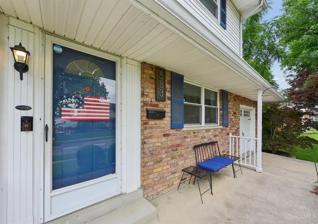 Homes for sale in Delhi Twp, OH | 583 Stillwater Dr, Delhi Twp, OH 45238 | MLS# 1883016