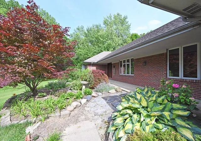 Homes for sale in Xenia, OH | 560 Louise Dr, Xenia, OH 45385 | MLS# 1882960