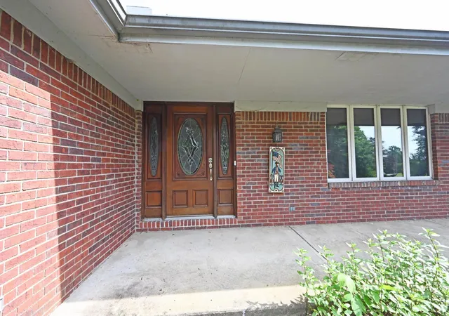 Homes for sale in Xenia, OH | 560 Louise Dr, Xenia, OH 45385 | MLS# 1882960