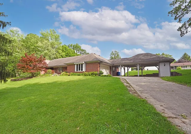 Homes for sale in Xenia, OH | 560 Louise Dr, Xenia, OH 45385 | MLS# 1882960