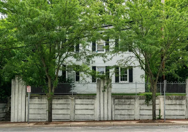 Homes for sale in Cincinnati, OH | 2320 Beechmont Avenue, Cincinnati, OH 45230 | Houzeo