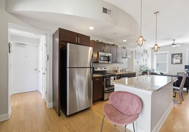3rd image of 1338 Vine St, Cincinnati, OH 45202