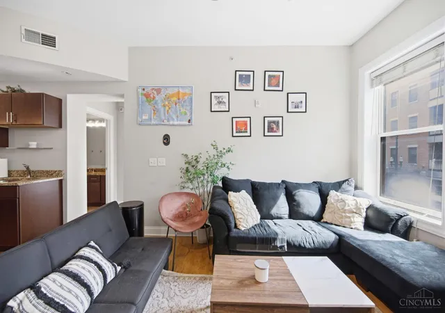 4th image of 1338 Vine St, Cincinnati, OH 45202