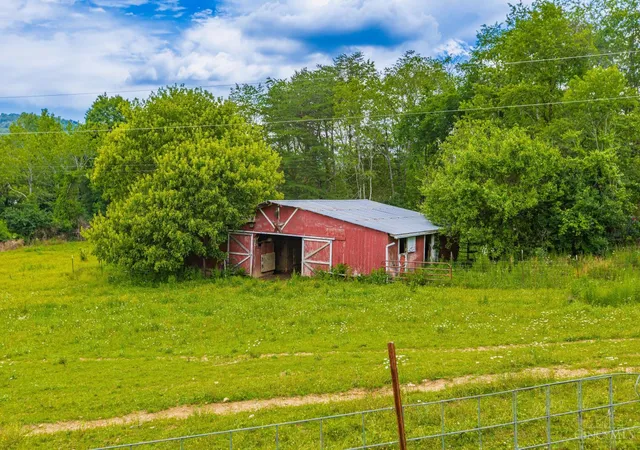 Homes for sale in Peebles, OH | 1237 Black Hollow Rd, Peebles, OH 45660 | MLS# 1883176