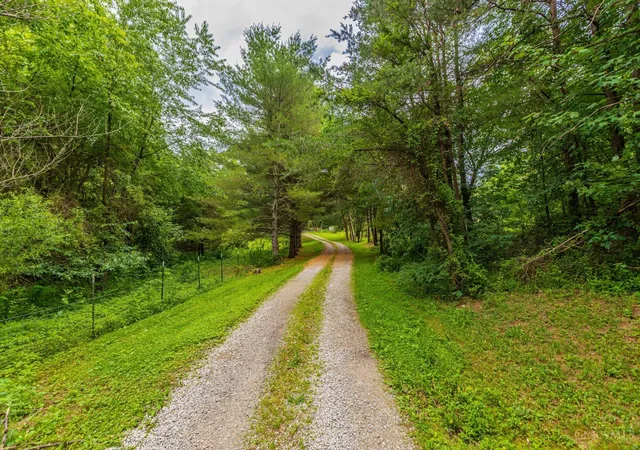 Homes for sale in Peebles, OH | 1237 Black Hollow Rd, Peebles, OH 45660 | MLS# 1883176