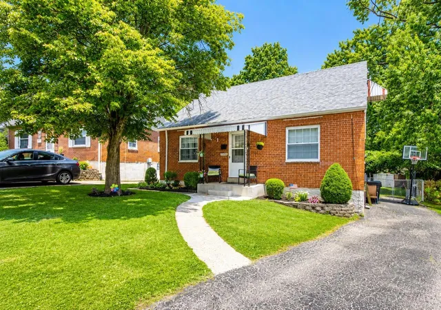 Homes for sale in Cincinnati, OH | 2862 Allview Cir, Cincinnati, OH 45238 | MLS# 1883166