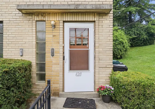 Homes for sale in Cincinnati, OH | 6211 Paddock Rd, Cincinnati, OH 45216