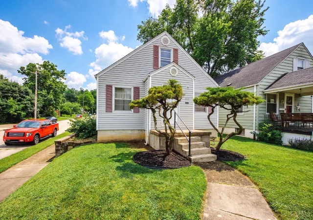 Homes for sale in Hamilton, OH | 501 Ridgewood Ave, Hamilton, OH 45013 | MLS# 1883237