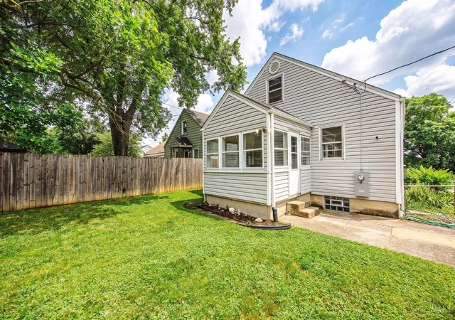 Homes for sale in Hamilton, OH | 501 Ridgewood Ave, Hamilton, OH 45013 | MLS# 1883237