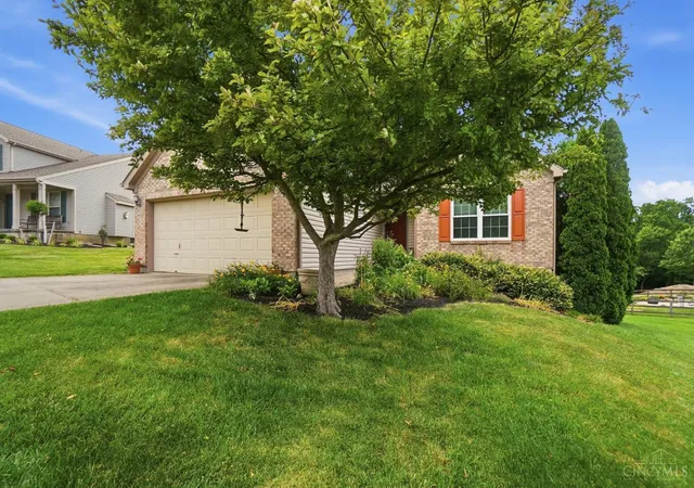 Homes for sale in Lebanon, OH | 1108 Lake Knoll Ct, Lebanon, OH 45036 | MLS# 1883200