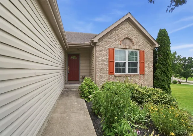Homes for sale in Lebanon, OH | 1108 Lake Knoll Ct, Lebanon, OH 45036 | MLS# 1883200