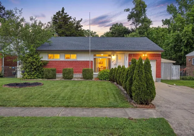 Homes for sale in Springfield Twp., OH | 8847 Mockingbird Ln, Springfield Twp., OH 45231 | MLS# 1883330