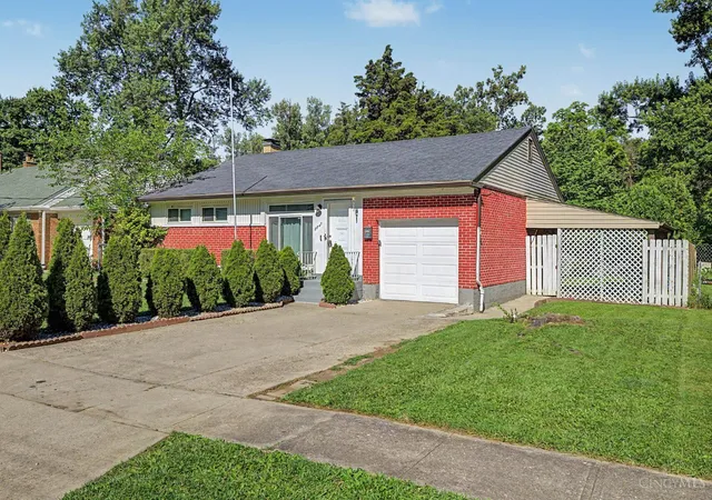 Photo 3 of Sale Pending at 8847 Mockingbird Ln, Cincinnati, OH 45231 | MLS# 1883330 | Listing updated on 2026-09-15