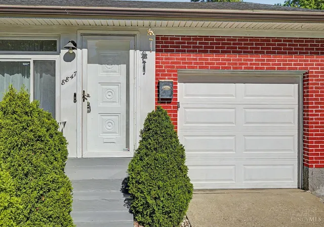 Photo 3 of Sale Pending at 8847 Mockingbird Ln, Cincinnati, OH 45231 | MLS# 1883330 | Listing updated on 2026-09-15