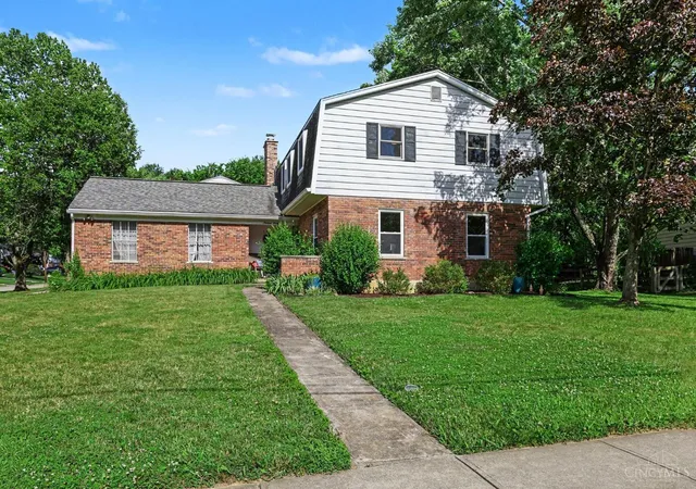 Homes for sale in Anderson Twp, OH | 1992 Gainsborough Ln, Anderson Twp, OH 45230 | MLS# 1883352