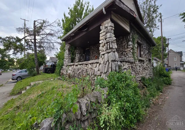 3rd image of 215 Edmund St, Dayton, OH 45404 | MLS# 1883288