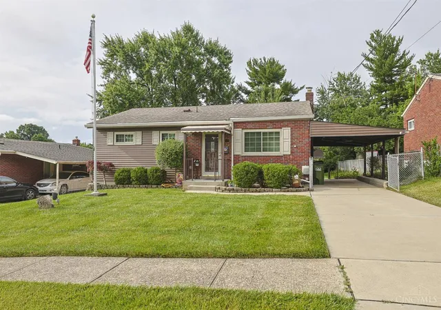 Homes for sale in Delhi Twp, OH | 5375 Pembina Dr, Delhi Twp, OH 45238 | MLS# 1883387