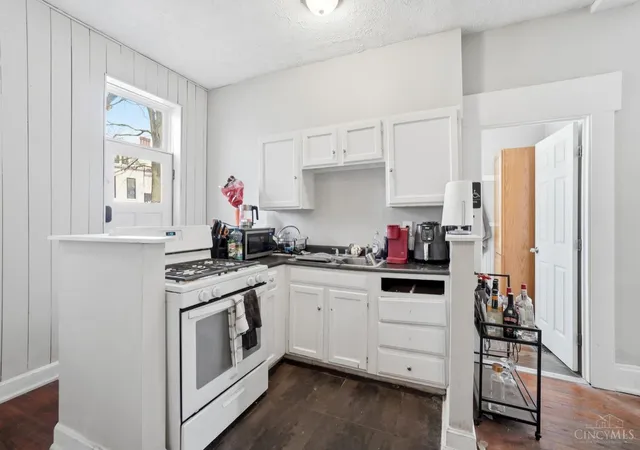 Homes for sale in Cincinnati, OH | 46 Graham St, Cincinnati, OH 45219 | MLS# 1883140