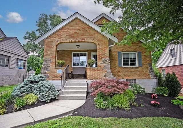 Homes for sale in Anderson Twp, OH | 1339 Collinsdale Ave, Anderson Twp, OH 45230 | MLS# 1883478