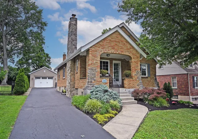 Homes for sale in Anderson Twp, OH | 1339 Collinsdale Ave, Anderson Twp, OH 45230 | MLS# 1883478