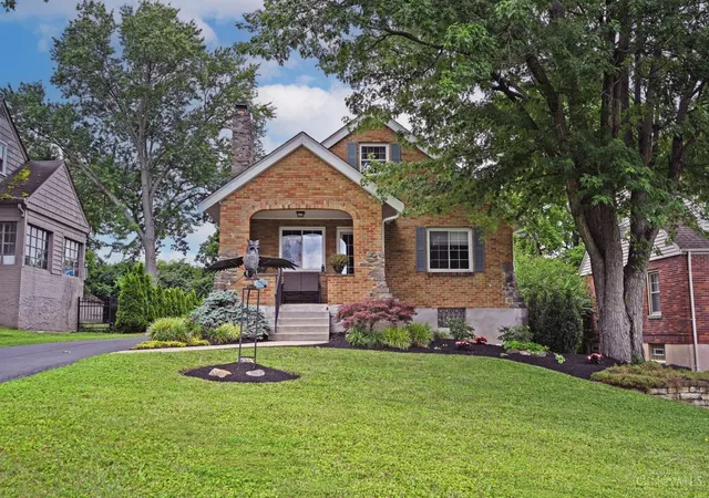 Homes for sale in Anderson Twp, OH | 1339 Collinsdale Ave, Anderson Twp, OH 45230 | MLS# 1883478