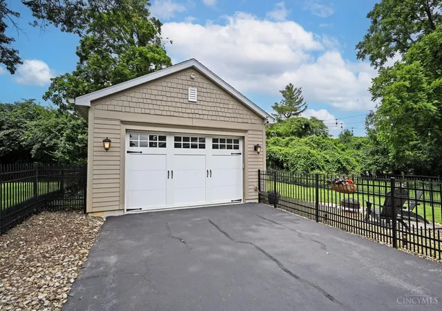 Homes for sale in Anderson Twp, OH | 1339 Collinsdale Ave, Anderson Twp, OH 45230 | MLS# 1883478