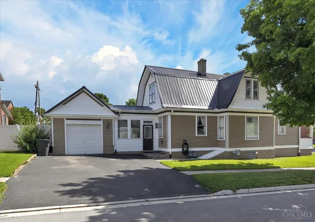 Homes for sale in Hillsboro, OH | 235 S East St, Hillsboro, OH 45133 | MLS# 1883399