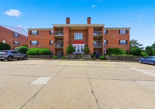Listing Photo 2 - Condo for sale in building located at 5342 Werk Rd, Cincinnati, OH 45248 - Unit #A7