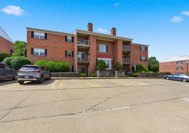 Listing Photo 3 - Condo for sale in building located at 5342 Werk Rd, Cincinnati, OH 45248 - Unit #A7