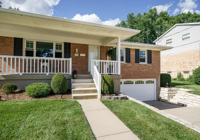 Homes for sale in Delhi Twp, OH | 5508 Cleander Dr, Delhi Twp, OH 45238 | MLS# 1883516