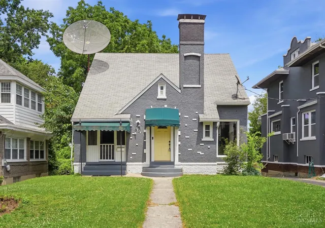 Homes for sale in Cincinnati, OH | 4024 Paddock Rd, Cincinnati, OH 45229 | MLS# 1883398
