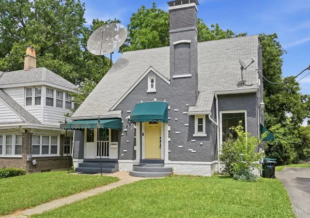 Homes for sale in Cincinnati, OH | 4024 Paddock Rd, Cincinnati, OH 45229 | MLS# 1883398