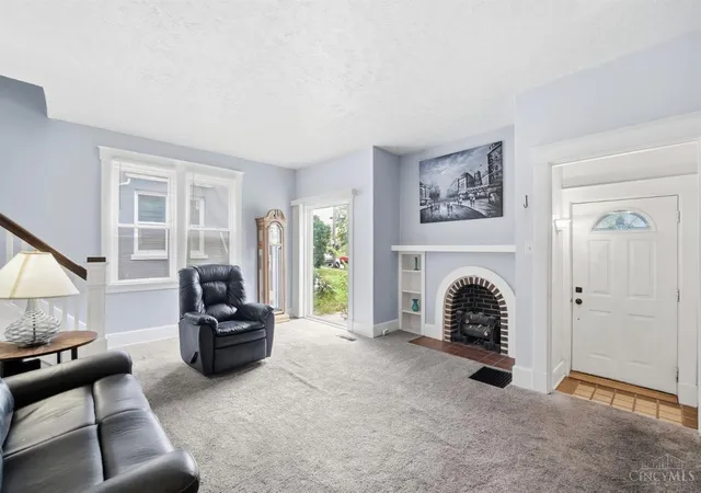 Homes for sale in Cincinnati, OH | 4024 Paddock Rd, Cincinnati, OH 45229 | MLS# 1883398