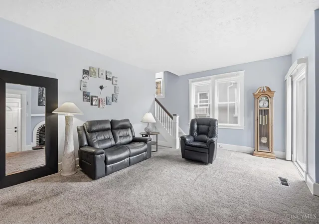 Homes for sale in Cincinnati, OH | 4024 Paddock Rd, Cincinnati, OH 45229 | MLS# 1883398