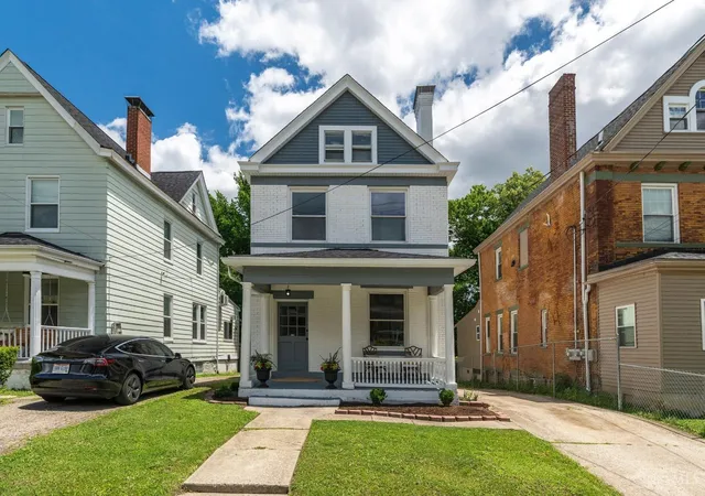 Homes for sale in Cincinnati, OH | 2028 Burnet Ave, Cincinnati, OH 45219 | MLS# 1883624