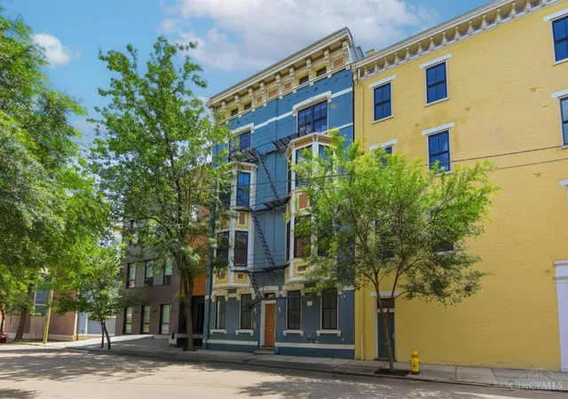 Homes for sale in Cincinnati, OH | 131 W Fifteenth St #2B, Cincinnati, OH 45202 | MLS# 1883541
