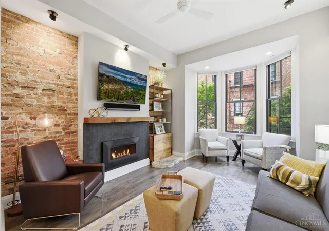 Homes for sale in Cincinnati, OH | 131 W Fifteenth St #2B, Cincinnati, OH 45202 | MLS# 1883541