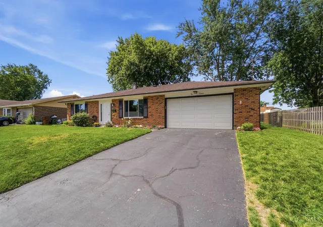 Homes for sale in Englewood, OH | 1015 Derringer Dr, Englewood, OH 45322 | MLS# 1883747