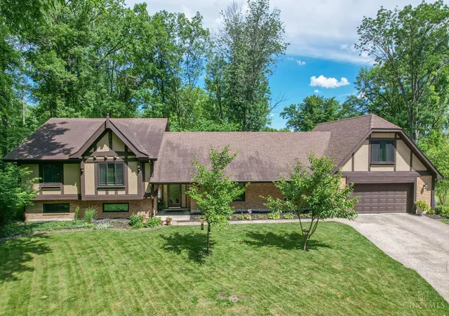 Homes for sale in Centerville, OH | 7261 Candlewyck Ct, Centerville, OH 45459 | MLS# 1883561