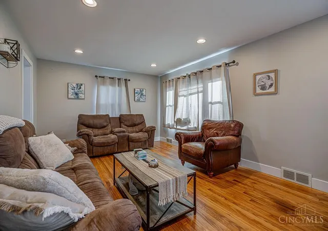 Homes for sale in Oxford, OH | 4134 Oxford Millville Rd, Oxford, OH 45056 | MLS# 1883771