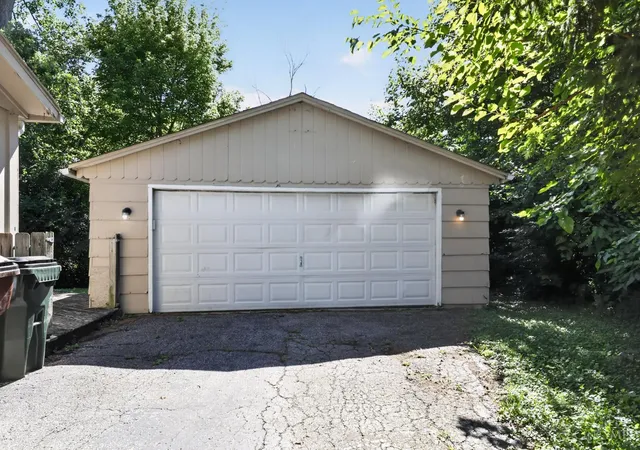 Photo 4 of Sale Pending at 3252 Coleen Dr, Cincinnati, OH 45251 | MLS# 1881987 | Listing updated on 2026-10-26