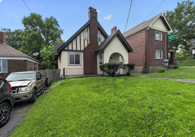 Homes for sale in Cincinnati, OH | 2784 Losantiville Ave, Cincinnati, OH 45213 | MLS# 1880346