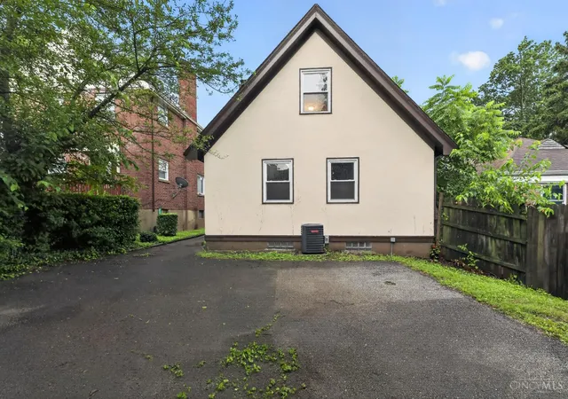 Photo 4 of Single family home for sale at 2784 Losantiville Ave, Cincinnati, OH 45213 | MLS# 1880346 | Listing updated on 2026-10-27