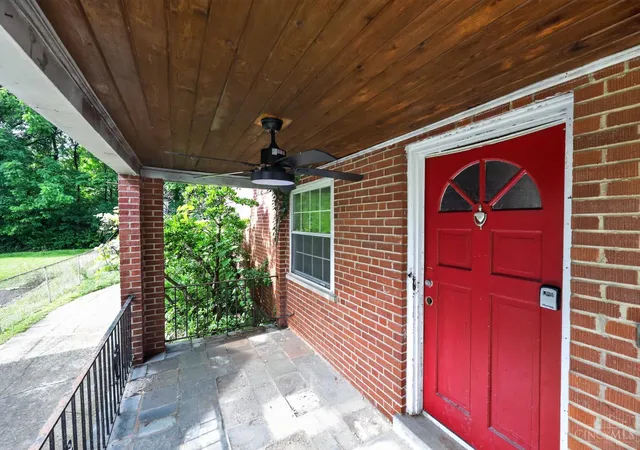 4th image of 1499 Clovernoll Dr, Cincinnati, OH 45231 | MLS# 1882451