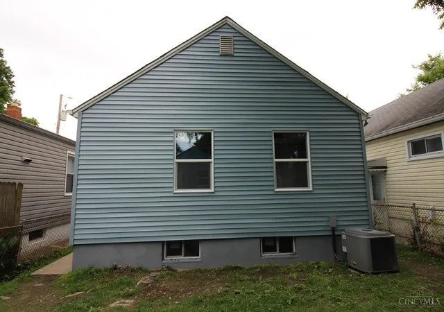 Homes for sale in Hamilton, OH | 1355 Ross Ave, Hamilton, OH 45013 | MLS# 1883417