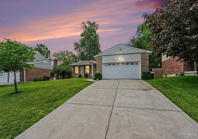 Homes for sale in Anderson Twp, OH | 8496 Coran Dr, Anderson Twp, OH 45255 | MLS# 1883851