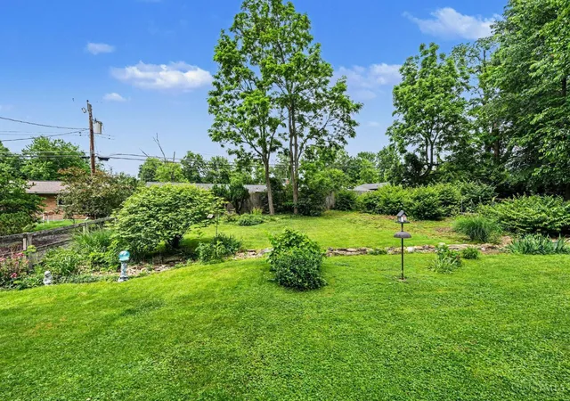 Homes for sale in Anderson Twp, OH | 8496 Coran Dr, Anderson Twp, OH 45255 | MLS# 1883851