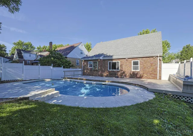 Homes for sale in Delhi Twp, OH | 1140 Covedale Ave, Delhi Twp, OH 45238 | MLS# 1883143